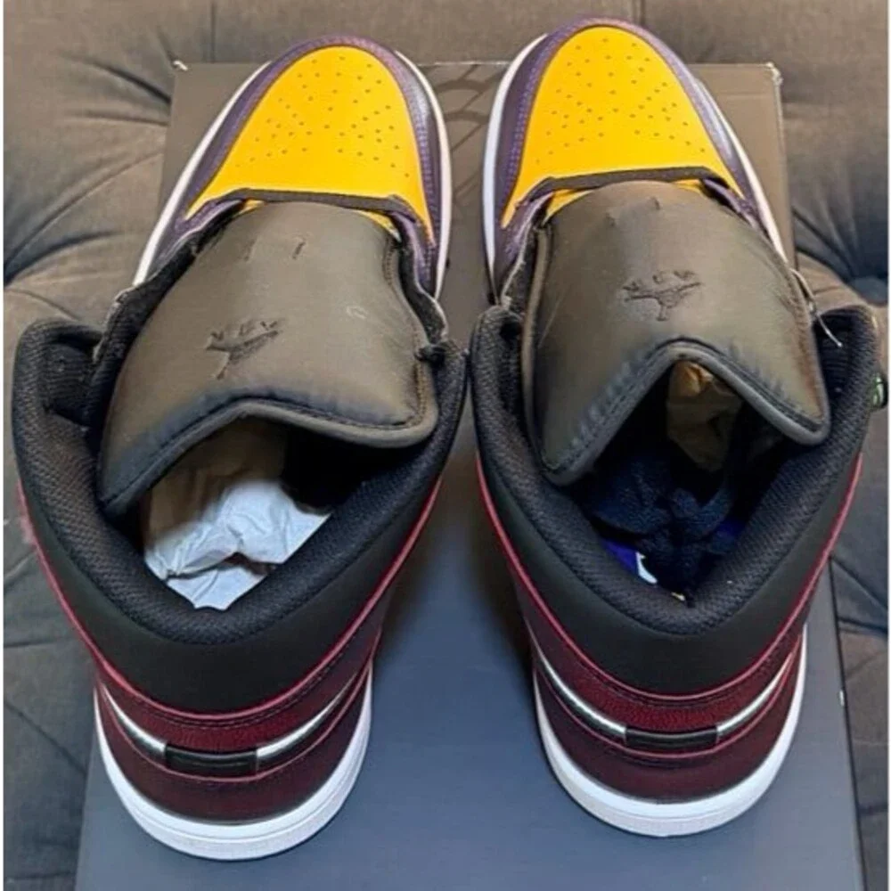 AIR JORDAN 1 MID SE WEAR AWAY LA TO CHICAGO